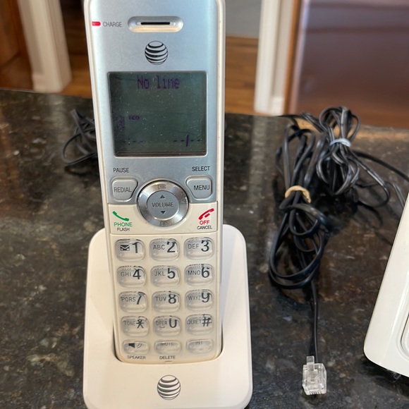 AT&T 2 Handset Cordless Phone with Answering System - Picture 10 of 11
